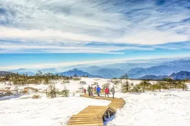 滇中第一山——轿子雪山：四季如春的雪域风光图片