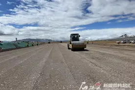 国道218线那拉提至巴仑台公路项目复工图片