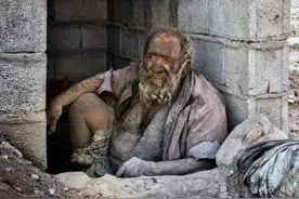 伊朗脏男人67年不洗澡！原因曝光后网友泪目：我想留住妻子的味道图片