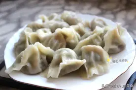 苜蓿包饺子多做1步鲜美多汁，比韭菜荠菜鲜香，太好吃了！图片