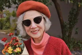 鲜艳色≠花哨、老气，奶奶们穿花色的3个技巧，很实用图片