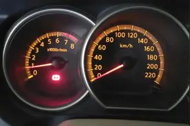 长期不动的车，要定期启动一下？原地怠速充电几分钟才够？图片