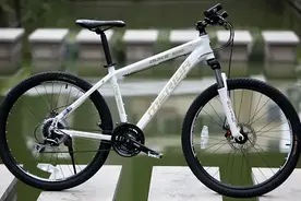 旅行或专业骑行选哪款自行车好？推荐几款运动山地车图片