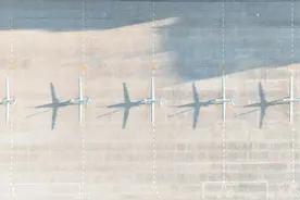 一张图里至少出现了5架！国产彩虹-4无人机现身东部战区陆军演兵场图片