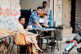 船到巴基斯坦，实测当地人见中国人买东西真不要钱，真实体验感动图片