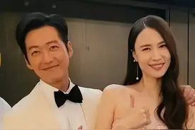 韩星南宫民婚礼照片曝光！眼神炽热盯妻狂魔，女方去年陷丑闻争议图片