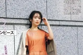 微胖、有肚子的中年女人尽量不要“塞衣角”，其实这样穿更显瘦图片