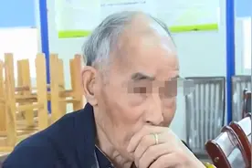 84岁老人14天花9万，深夜从8楼爬管道私会小女友，弟弟：瞎胡闹图片