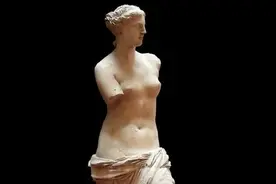 亚历山德罗斯雕刻的《米洛斯的维纳斯》，有多美？引起了多少争议图片