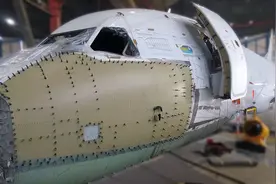 为何飞机蒙皮要用几百万颗铆钉连接？为何不用无缝焊接呢？图片