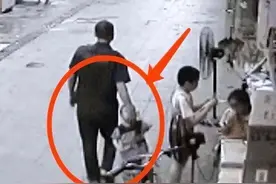 21岁被拐男孩用15年找到亲生父母，养父当晚打电话：回来继承家产图片