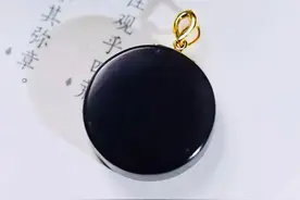 北京奥运的“金镶玉”奖牌，究竟是不是和田玉？图片