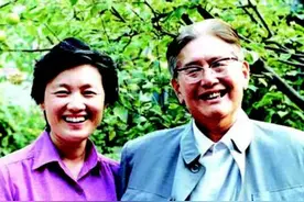 83年乔冠华病逝，妻子痛哭“活不下去了”，后在其墓碑上刻14个字图片