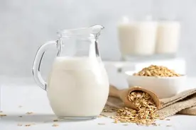 中老年人每天喝羊奶粉好吗图片