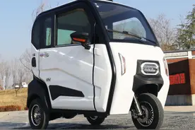 3款实用型三轮车盘点，空间大坐3人，续航给力，还能遮风挡雨图片