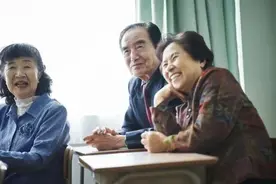 77岁老人坦言：在儿子家住了10年后，我才明白晚年养老到底该靠谁图片