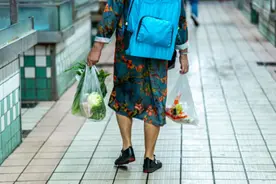 55岁的老两口从两地分居，变成了阴阳相隔图片