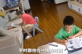 【#男孩睡醒后看奶奶伏案读书自觉加入#】图片