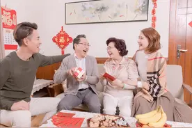 婚后我全家都住进岳父母给老婆买的房，岳父母意见大该怎么办？图片