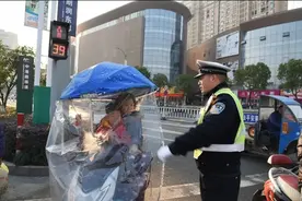 摩托车、电动车不能加装“2种”支架，违者处500以下罚款或扣车图片