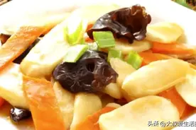 教你胡萝卜炒山药的家常做法，清脆爽口，营养美味，好吃又下饭图片