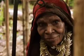 世界仅存的食人族部落，族人意外死亡后，萨满公布凶手并将他吃掉图片