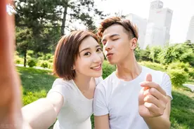 牺牲自己前途资助女友多年被逼分手，多年后女友母亲找到我图片