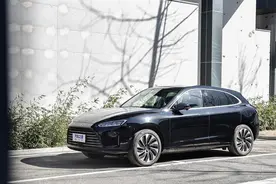 问界M5：油耗比汉兰达低，加速比卡宴快，不到28万就能买图片