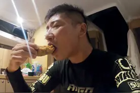 中国小伙的航海日记(43)：中东土豪国荒岛求生，面包钓鱼3秒一条图片