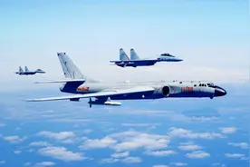 支援山东舰战斗群！解放军4架轰6挂弹飞往第二岛链，火力覆盖关岛图片