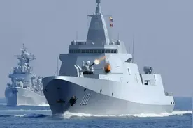 中国055型万吨驱逐舰有多猛？为什么前主炮堪比一个重炮营图片