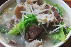 广东小两口下馆子，老公嫌弃才吃50元，媳妇：没管家不知油盐贵图片