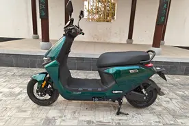 九号电动车颜值高乘坐舒适百公里长续航图片