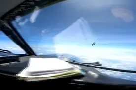 歼16赶跑美军机再曝后续：台媒爆料，下一步解放军就发射热焰弹了图片