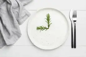 新研究：两餐挨得近，死亡风险高！少吃一顿也不行图片