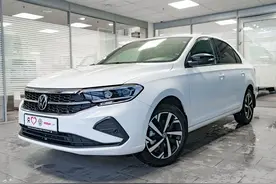 新款“三厢”POLO进店实拍，颜值大增，运动风强烈，1.5L+6AT图片