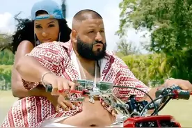 美国土豪极奢淫欲，有2个老婆、4位情妇，人称现代韦小宝图片