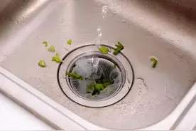 下水道堵了还用热水冲？老师傅教你几招，快速疏通没异味图片