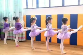 2018年江苏6岁女孩舞蹈课后瘫痪，妈妈看完监控，起诉同学和机构图片