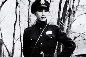 黄伯韬轻易不动情绪，却在帝丘罕见流了三次泪，一次要比一次伤心图片