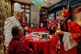 过年下馆子，为什么都提议自己带酒喝？中间有啥讲究？看完才明白图片