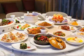 湖北老板开饭店，利用“免费霸王餐”，半年收入75万，套路牛图片