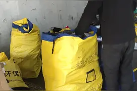 快递员的一天图片