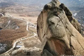 南阳平顶山交界的姜道山，怪石嶙峋、山势奇特，堪称“小嵖岈山”图片