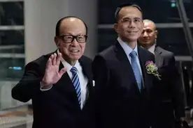 现金存了1252亿，债率降至5%，李泽钜比“超人”李嘉诚，还稳健？图片