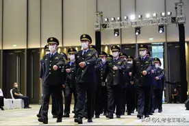 六部门穿上新制服，服装种类多样，而且是不用花钱！图片