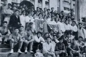 同学聚会，还能参加吗？有人进去了，有人失联，说好的同学情呢？图片