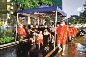 定格温暖瞬间 用爱守护城市图片