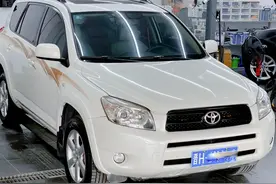 翻新一辆07年的老款丰田RAV4，17万公里刚过磨合期，复活又变新车图片