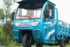 三轮车2款新车上市，半封闭设计可上牌，载重2000斤，还带暖风图片